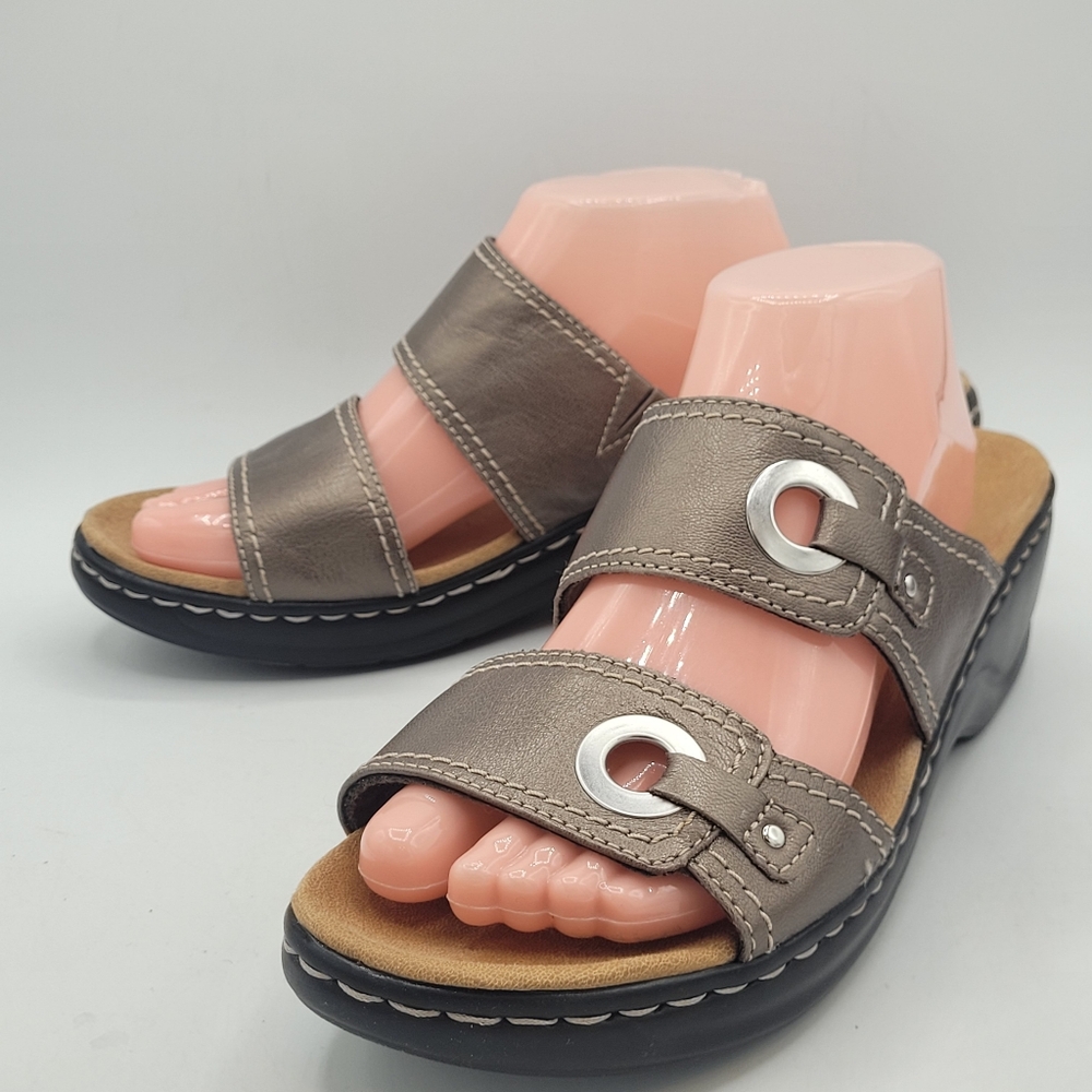 Clark's lexi leather to strap sandals size 11 m